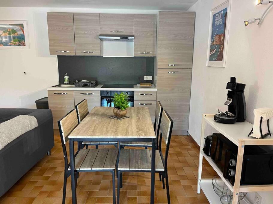 Bas De Villa 70M2 Independant Avec Espace Jacuzzi Prive Льо Лаванду Екстериор снимка